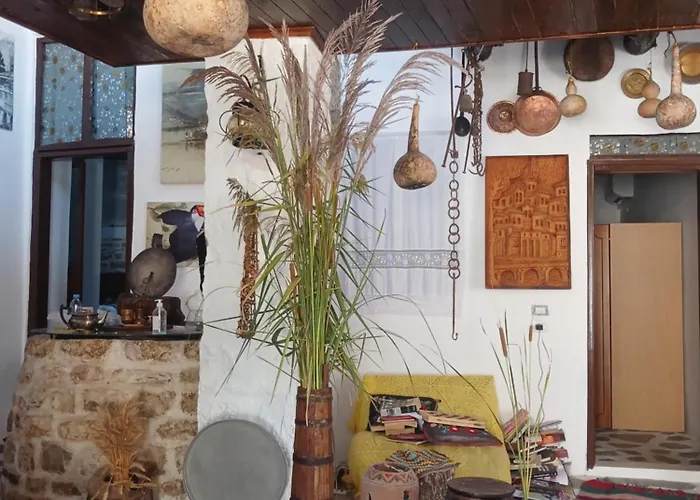 Edward Lear Hostel Berat