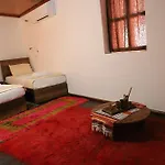 Hostel Edward Lear - Heritage *