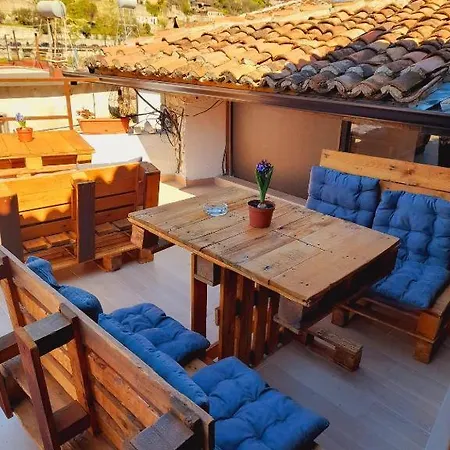 Edward Lear Ostello *